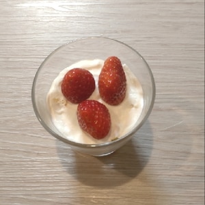 グラスで簡単♡いちごのケーキ